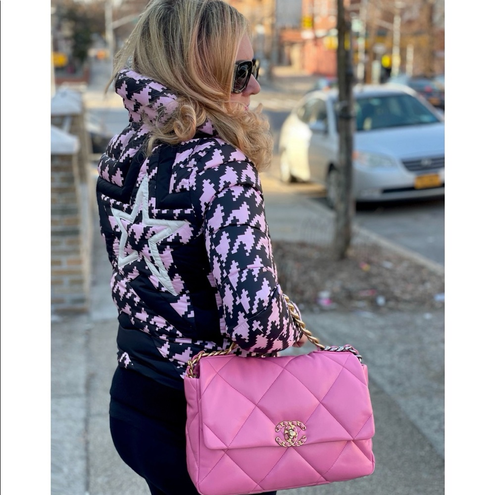 Hi I'm Julie Rose, a fashion blogger and reseller!